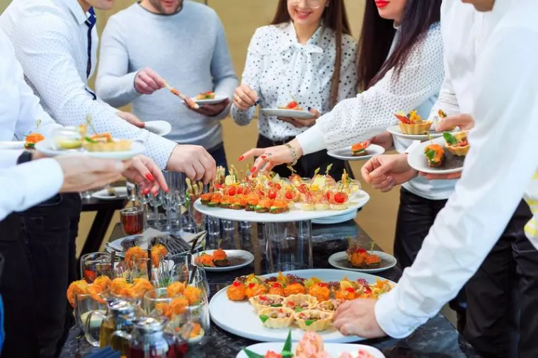 Soirée de séminaire d'été dans un restaurant où l'on peut manger des tapas et jouer, Saint-Galmier, Afterfly